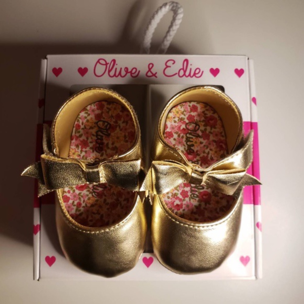 NWOT Olive & Edie Infant Gold Shoes